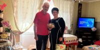 Оксана Букина поздравила с 85-летием жителя микрорайона Луговая - Единая Россия Лобня