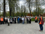 Высаженные на субботнике деревца туи будут радовать учеников лобненской школы №9