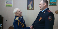 В Лобне полицейские поздравили ветеранов Великой Отечественной войны с Днем Победы - Администрация г.о. Лобня