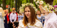 Праздник в парке Лобни отметили вместе молодожены и юбиляры семейной жизни - Regions.Ru