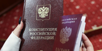 «Получу «Пушкинскую карту» и начну подрабатывать»: Воробьев вручил паспорт восьмикласснице из Лобни - Regions.Ru
