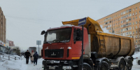 Коммунальщики Лобни продолжают уборку тротуаров и дворов - Regions.Ru